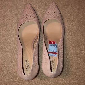 Blush pink pointy toe pumps